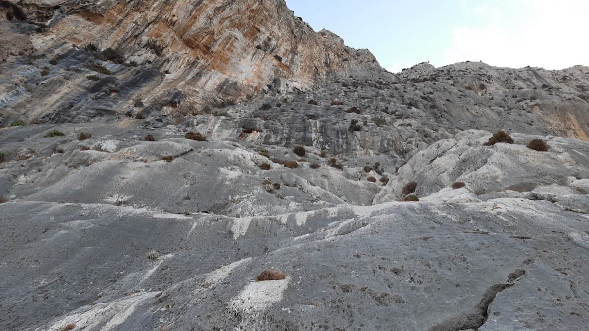 The water-worn grey slabs at the foot of Ocean Dream, photographed by a party about to climb Abert Project (September 2021).