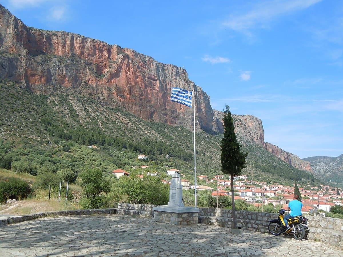 The red cliffs of Kokkinovrachos above Leonidio, seen from the Agios Nektarios viewpoint on the edge of town.