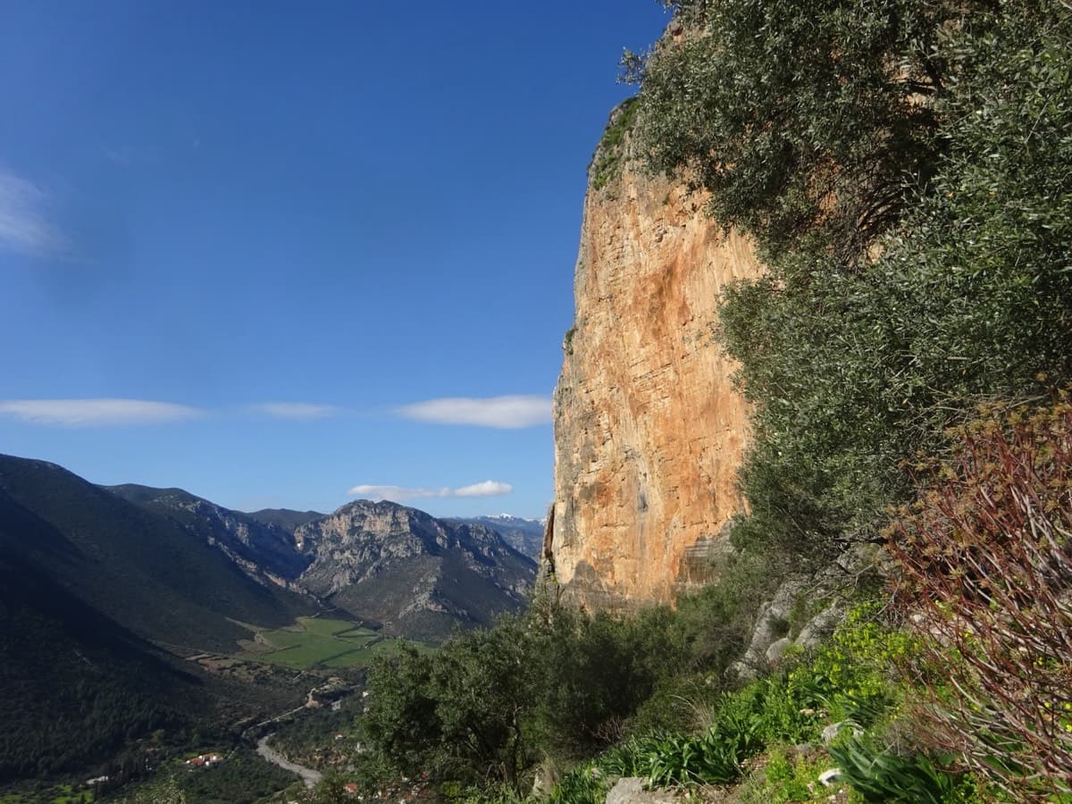 The orange wall of Kokkinovrachos seen from the path along its foot, taken moments before the photo of the start of Mira (March 2022).