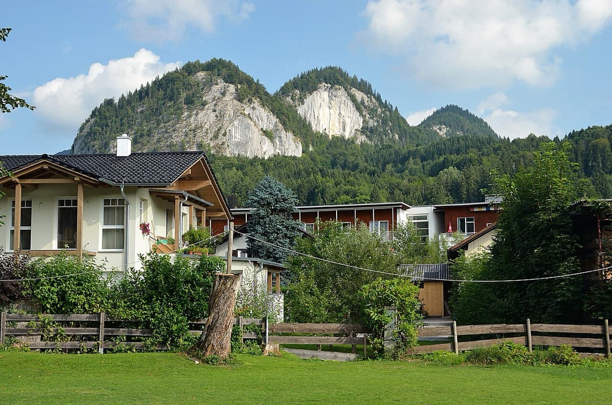 The Plombergstein and Steinklüfte cliffs above St. Gilgen, seen from the village