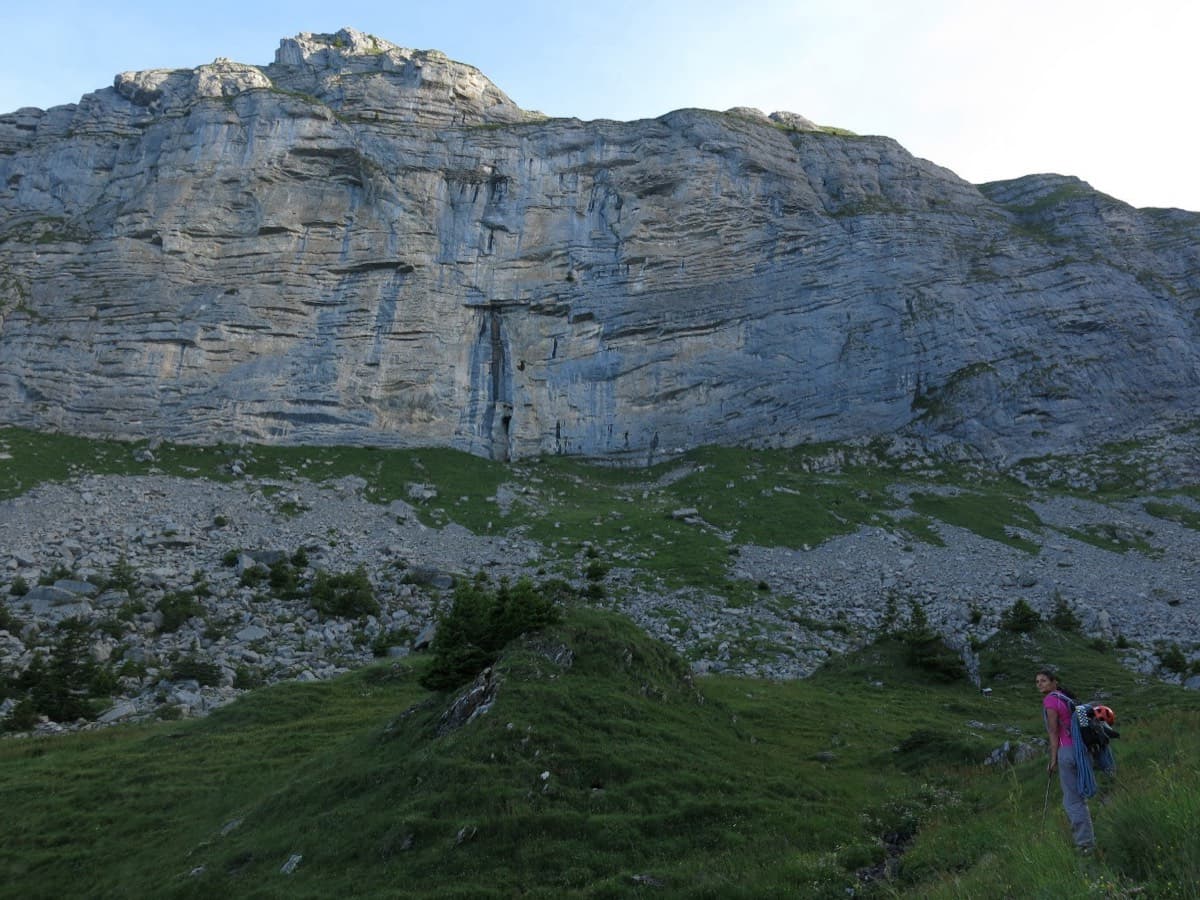 The limestone wall of Hintisberg from the approach