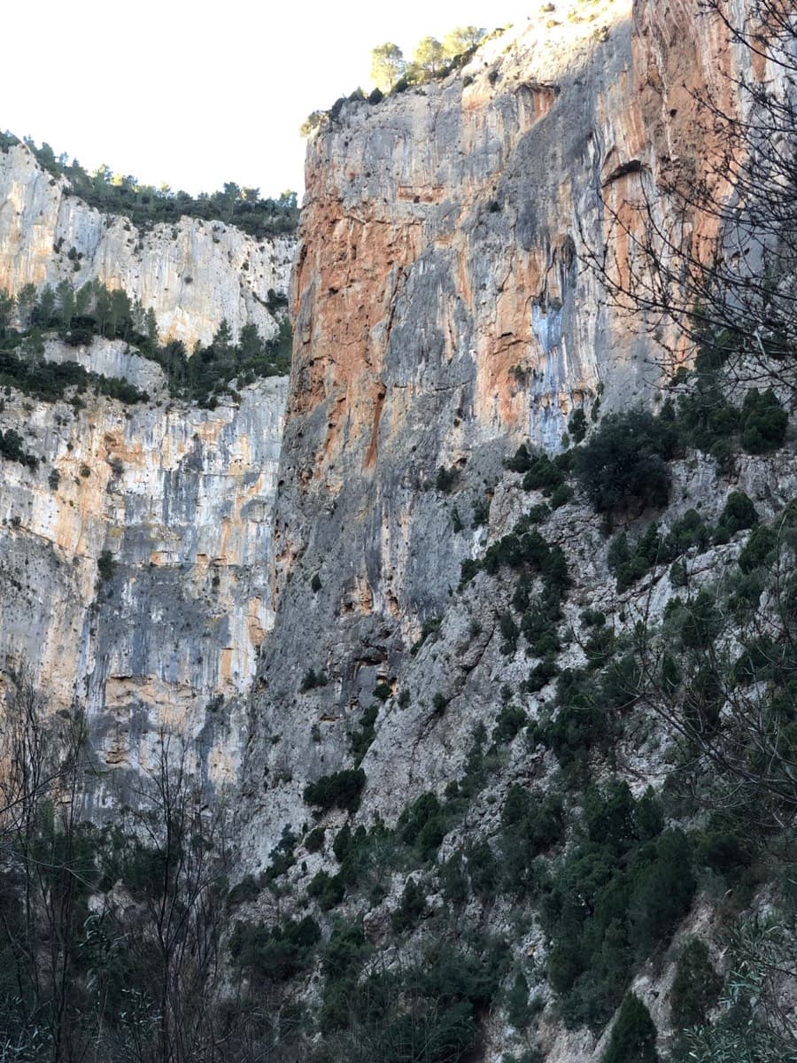 The walls of the Barranco de la Maimona at Montanejos, photographed on an ascent of La Luna.