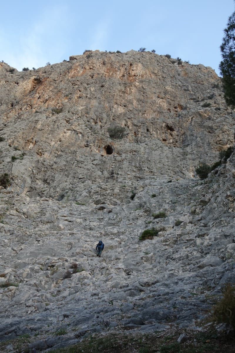 The stepped slabs you scramble up to reach the start ledge of El Corazón que no Siente on the Frontales wall.