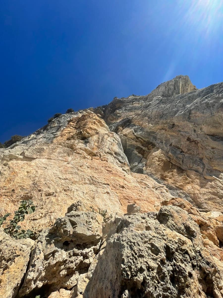 Looking up pitch 2 (7a) of Jardins secrets from the first belay on the Grande Face of the Baou de Saint-Jeannet