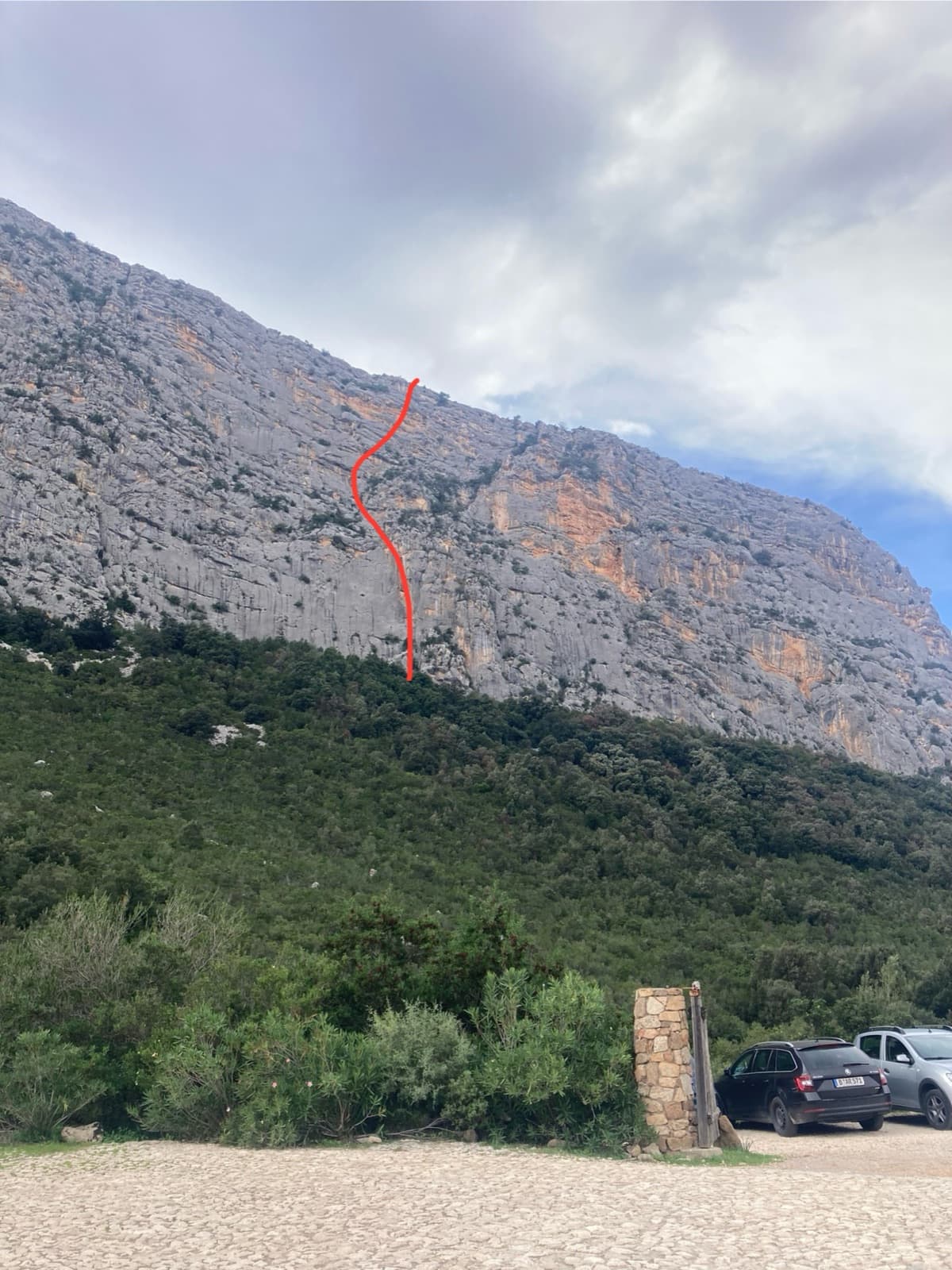 The east face of Monte Oddeu from the car park in the Oddoene valley, with the line of Alfredo Alfredo drawn in red.