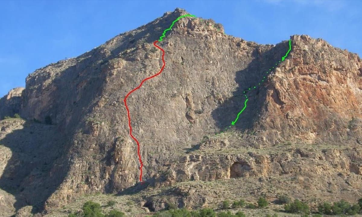 Pared Negra, Orihuela (red line marks the neighbouring route Derecha del Espolón, green the descent)