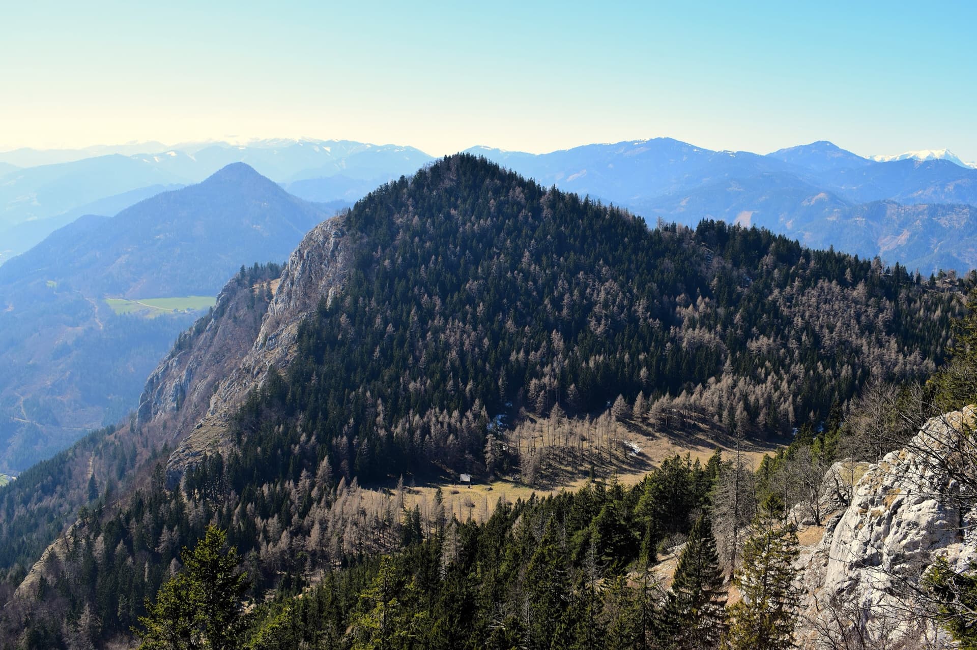 The Röthelstein seen from a spur of the Rote Wand, looking west across the Bucheben saddle; the SO-Sporn routes finish at the climbers' summit and descend to this saddle