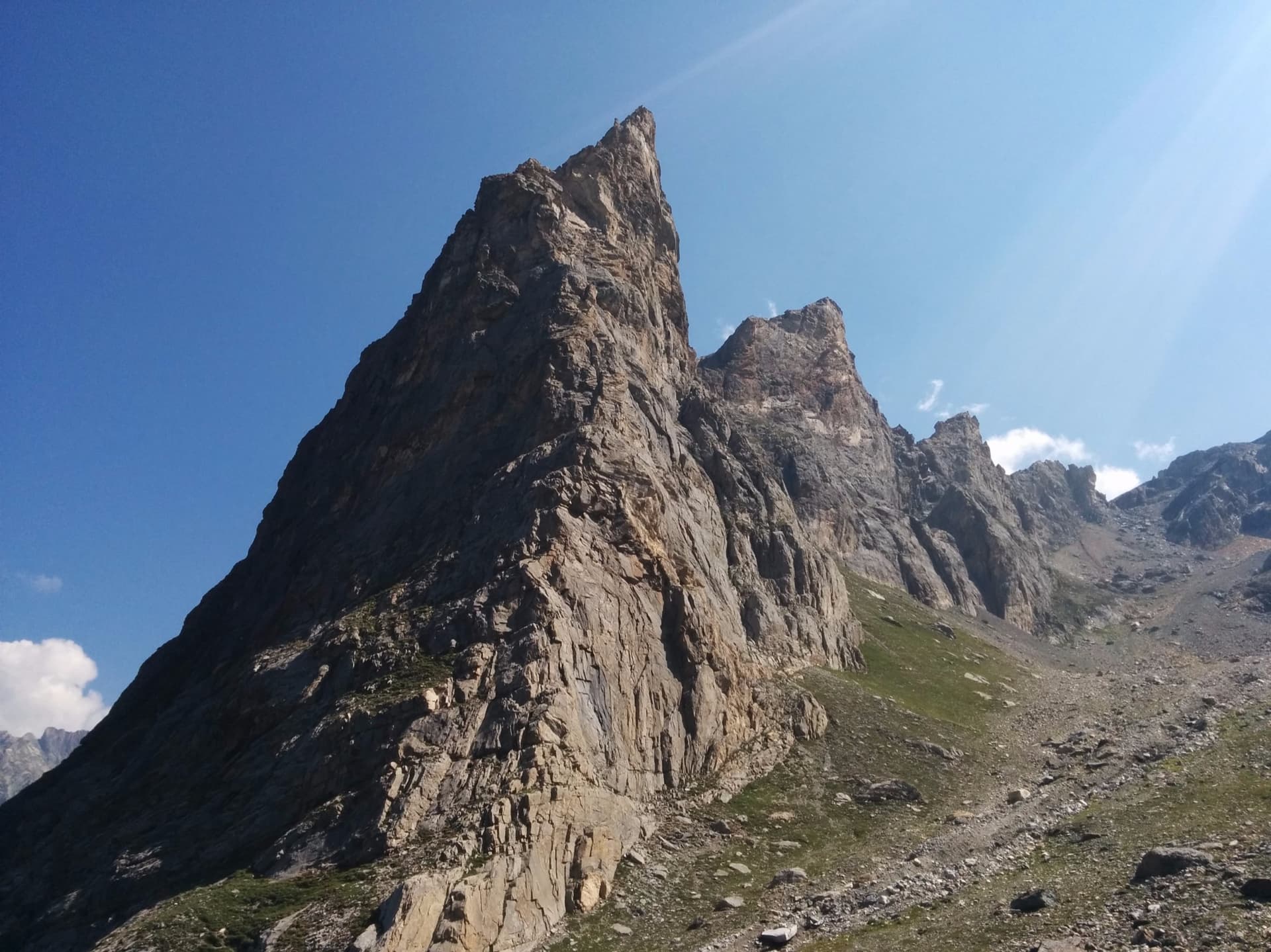The south face of the Petite Aiguille de l'Arcelin above the Cirque de l'Arcelin