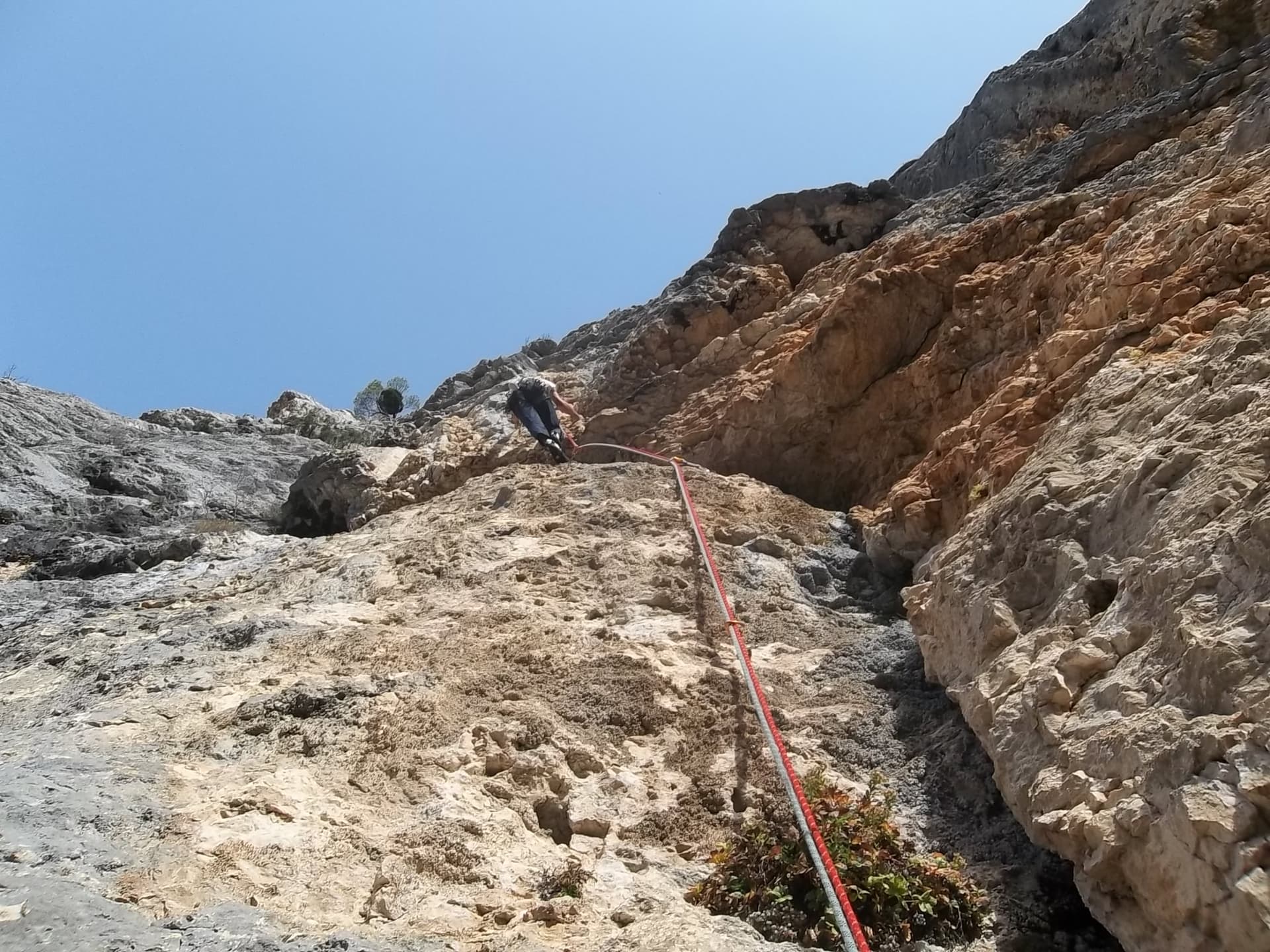 On the third pitch of Pour le meilleur et pour le spit, Mayreste