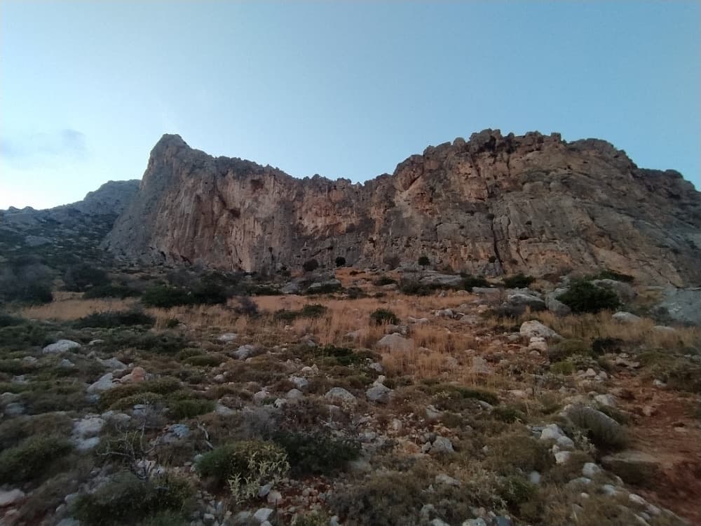 The Zobolo cliff from the approach; Ebnefsi is on the highest part of the wall, on the left