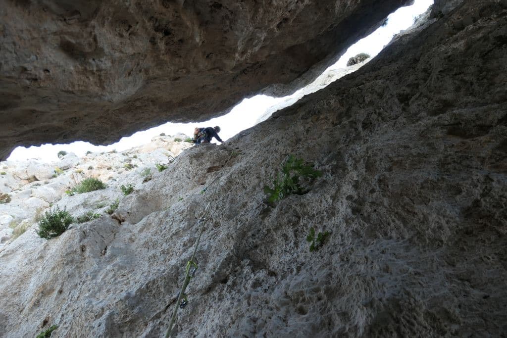The hidden cleft of pitch 2 on Albatros, Trois Ilots