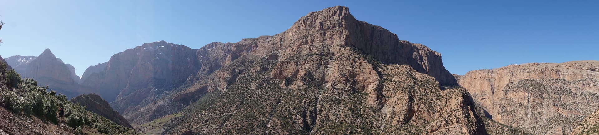 Panorama of the Tamzazate above the track to Taghia, with the Taghia gorges on the left