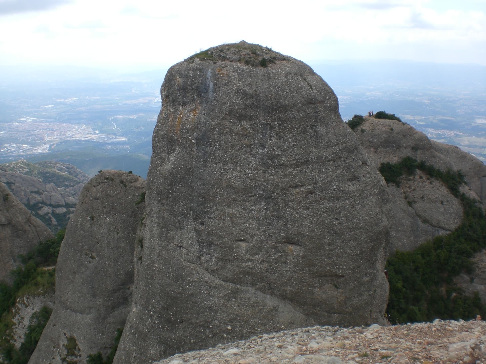 The Magdalena Superior seen from the summit of the Gorra Frígia in July 2011. Acromion climbs the tower's south-west side; the line is not marked.