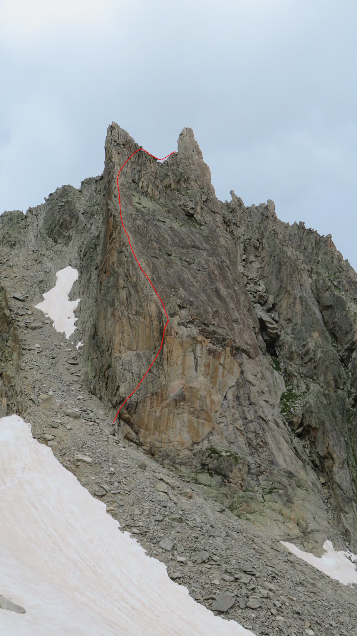 The Aiguille de la Cabane from the hut side, with the line of Bon accueil drawn on the pillar