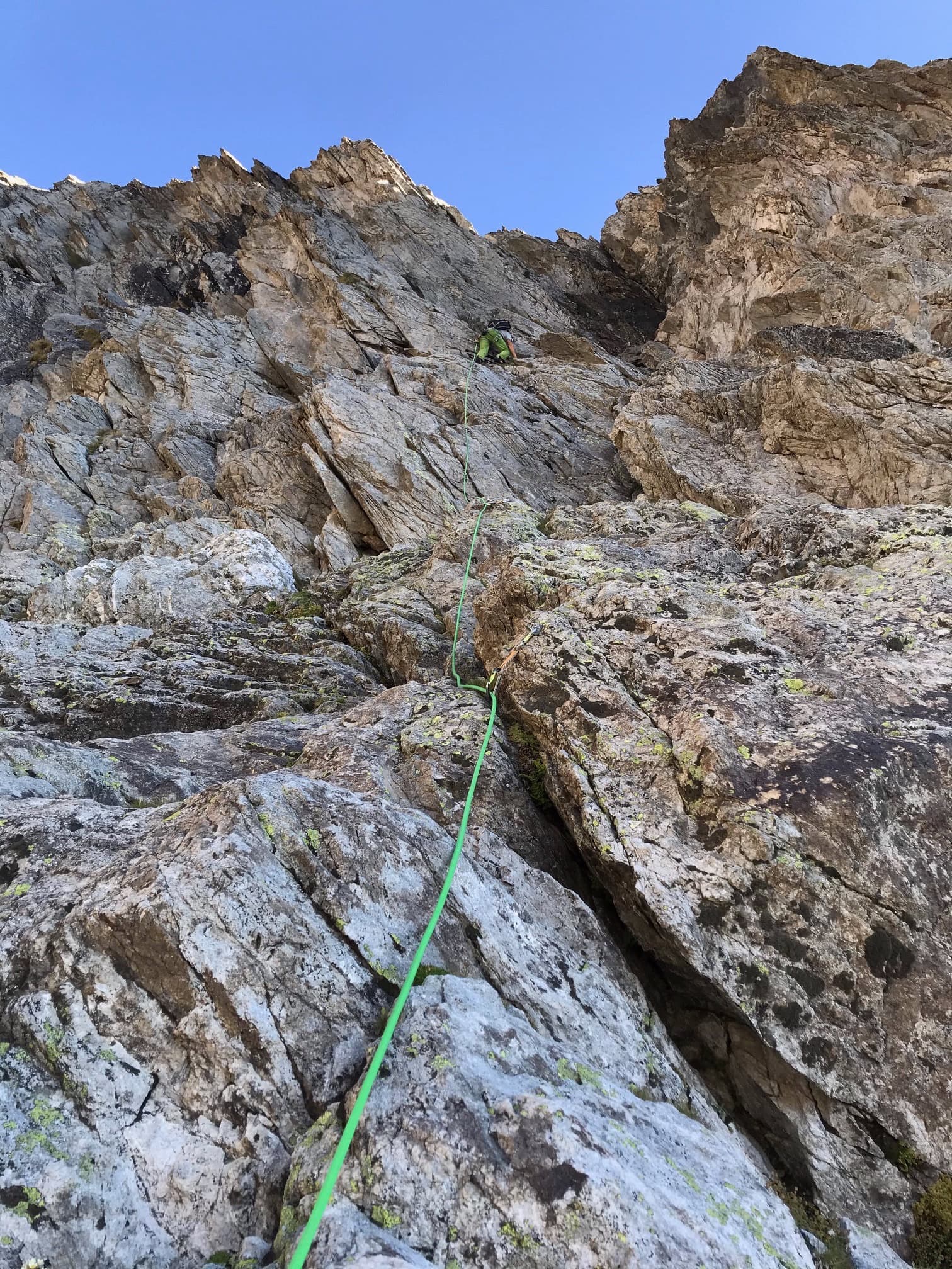 A leader on the gneiss of Papillon, south-west face of the Wiwannihorn