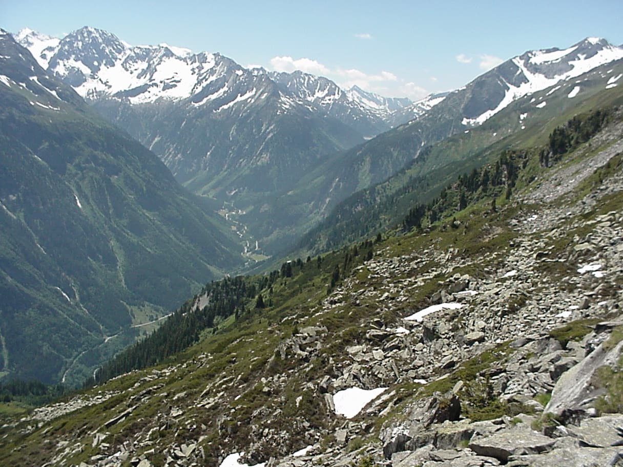 The upper Zemmtal with Gasthof Breitlahner on the valley floor, the starting point for the Karlkopf routes