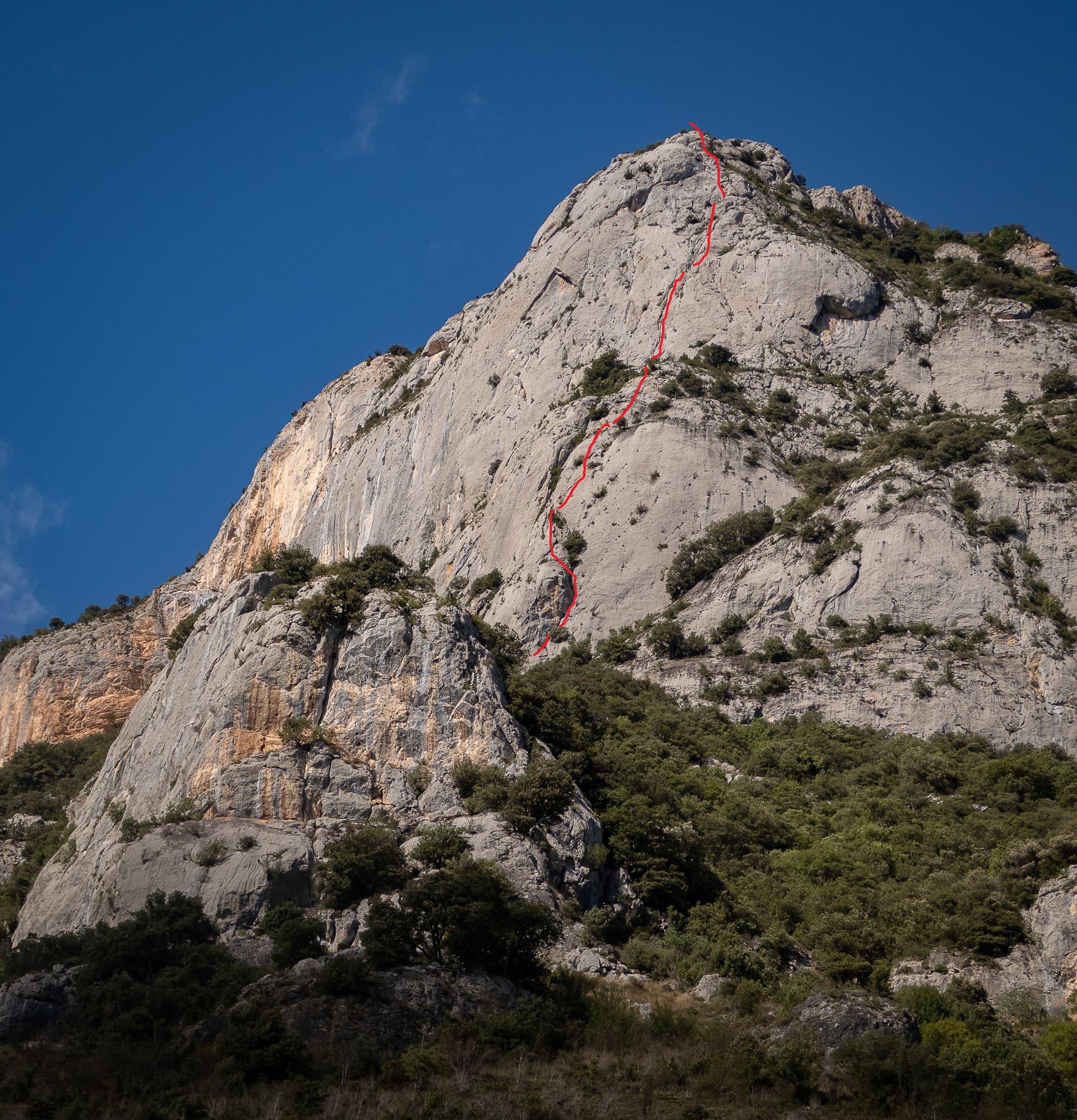 The Peppermint wall of the Quié de Sinsat; the red line is the neighbouring route Peppermint, and Lisa climbs the slabs just to its left