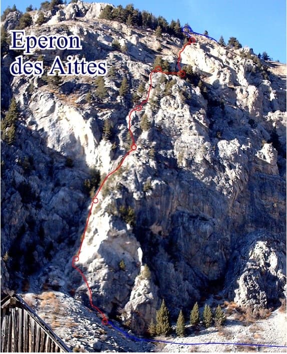 Photo-topo of the Éperon des Aittes above the Fonts de Cervières road, with El Boboch drawn in red