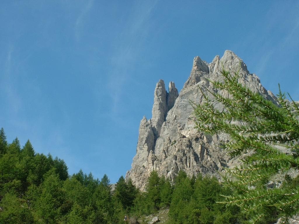 The towers of the Tenailles de Montbrison seen from the approach