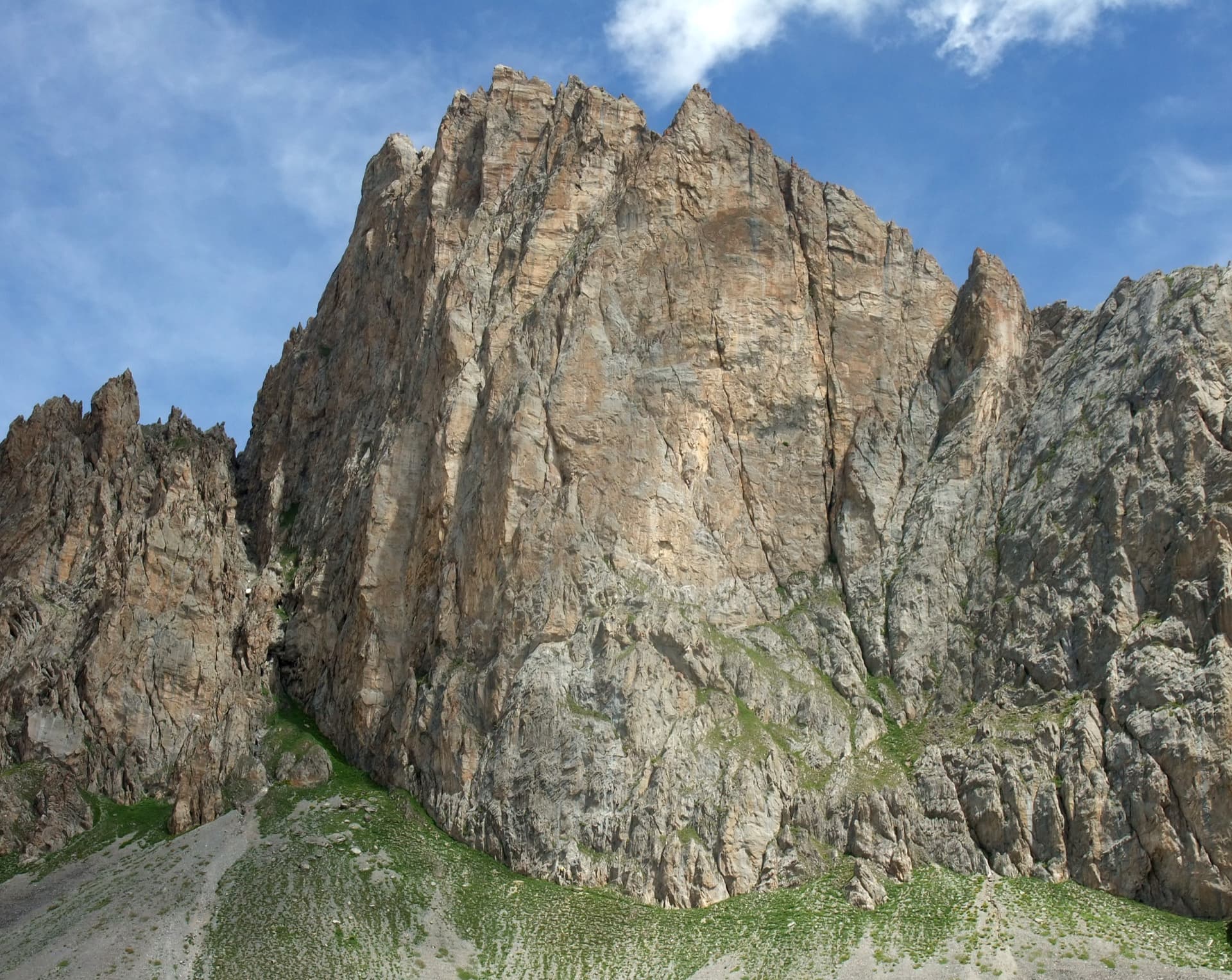 The steep rock face of the Pic de l'Aigle in the northern Cerces