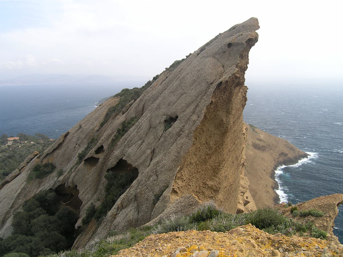 One of the conglomerate summits of the Bec de l'Aigle above La Ciotat