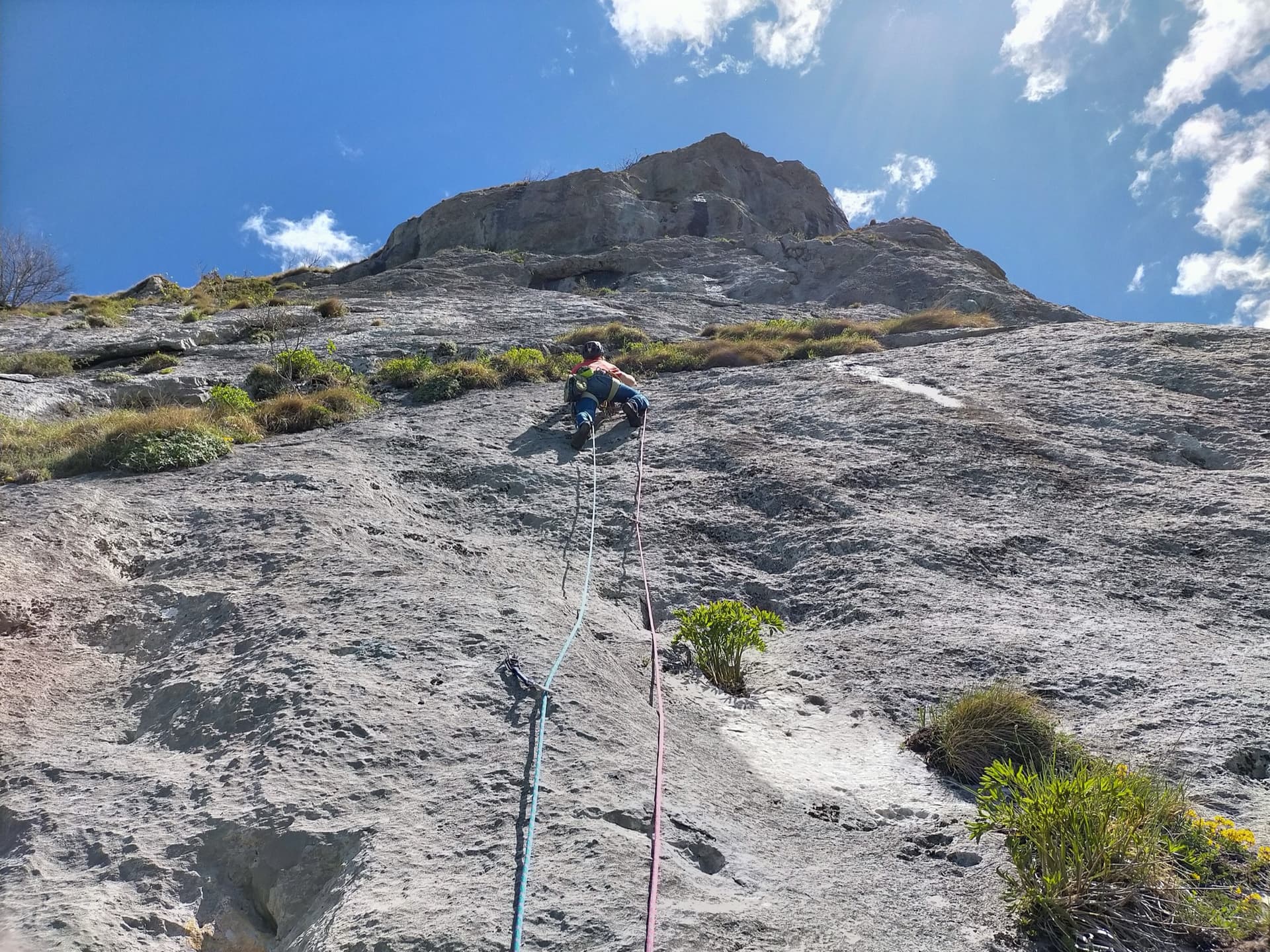 Climbing the friction slab of pitch 2 of Un sourire parmi les étoiles, Pic du Gar