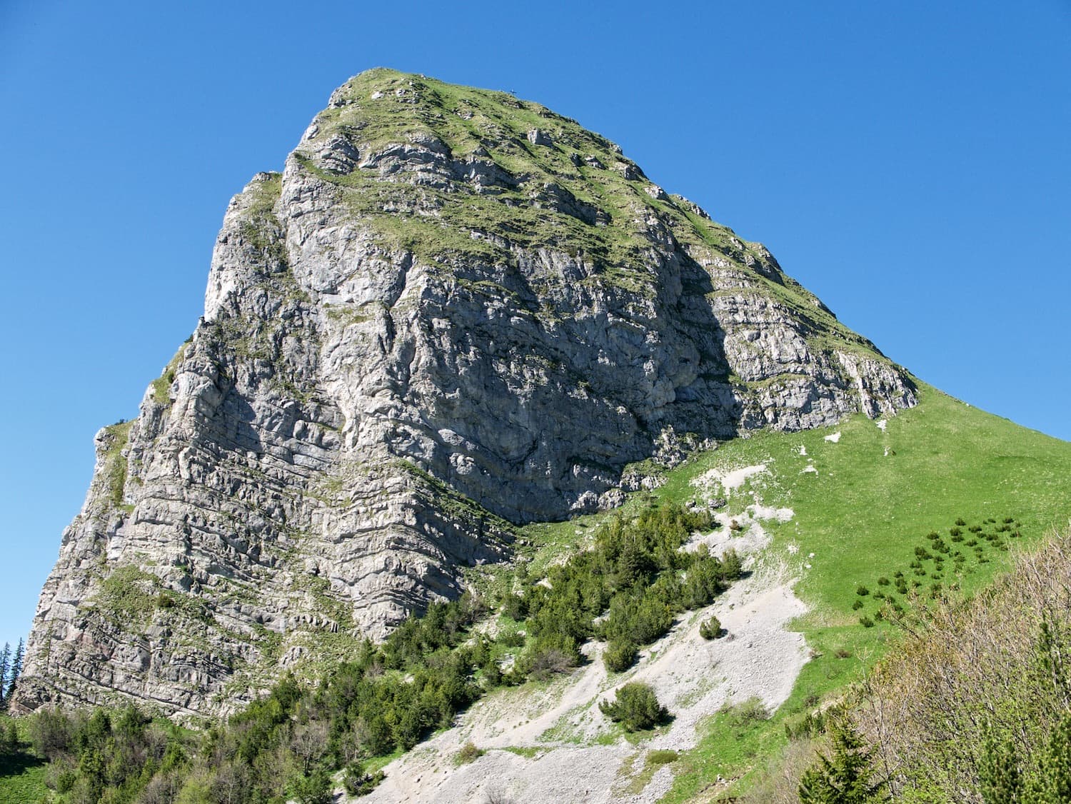 The south face of the Dent de Jaman; Ace of Spades climbs the central pillar.
