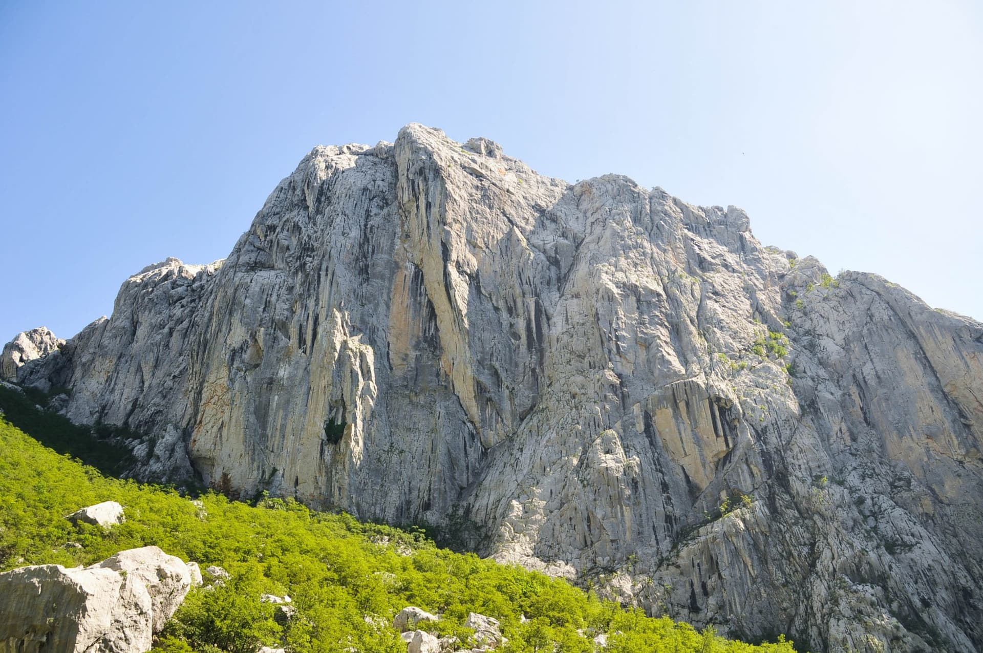 The north side of Anića kuk rising above the beech scrub of Velika Paklenica; the exact line is not marked.