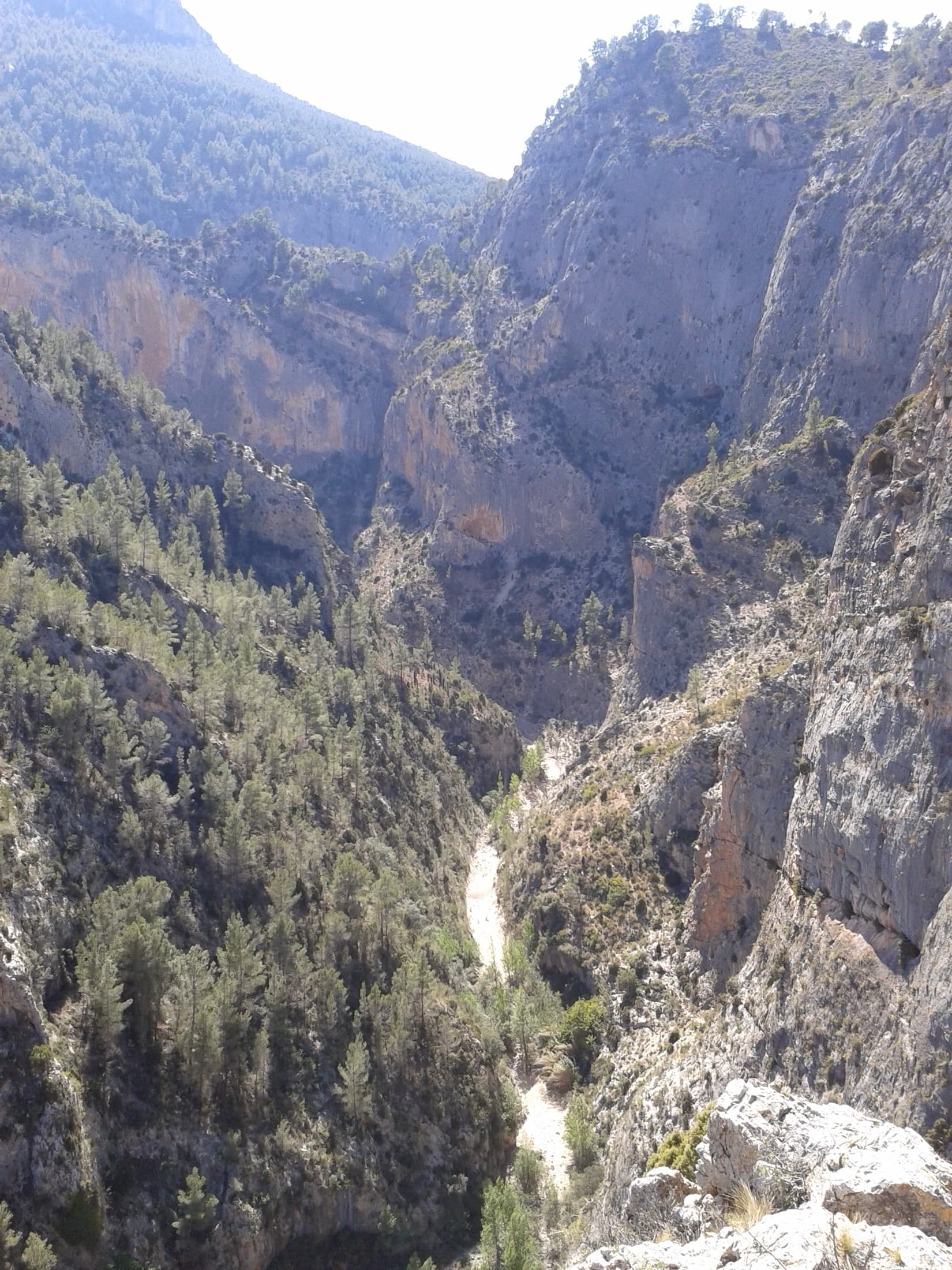 The Barranco de la Maimona at Montanejos seen from above. The multipitch sectors line the walls of the gorge; the route itself is not identifiable in this view.