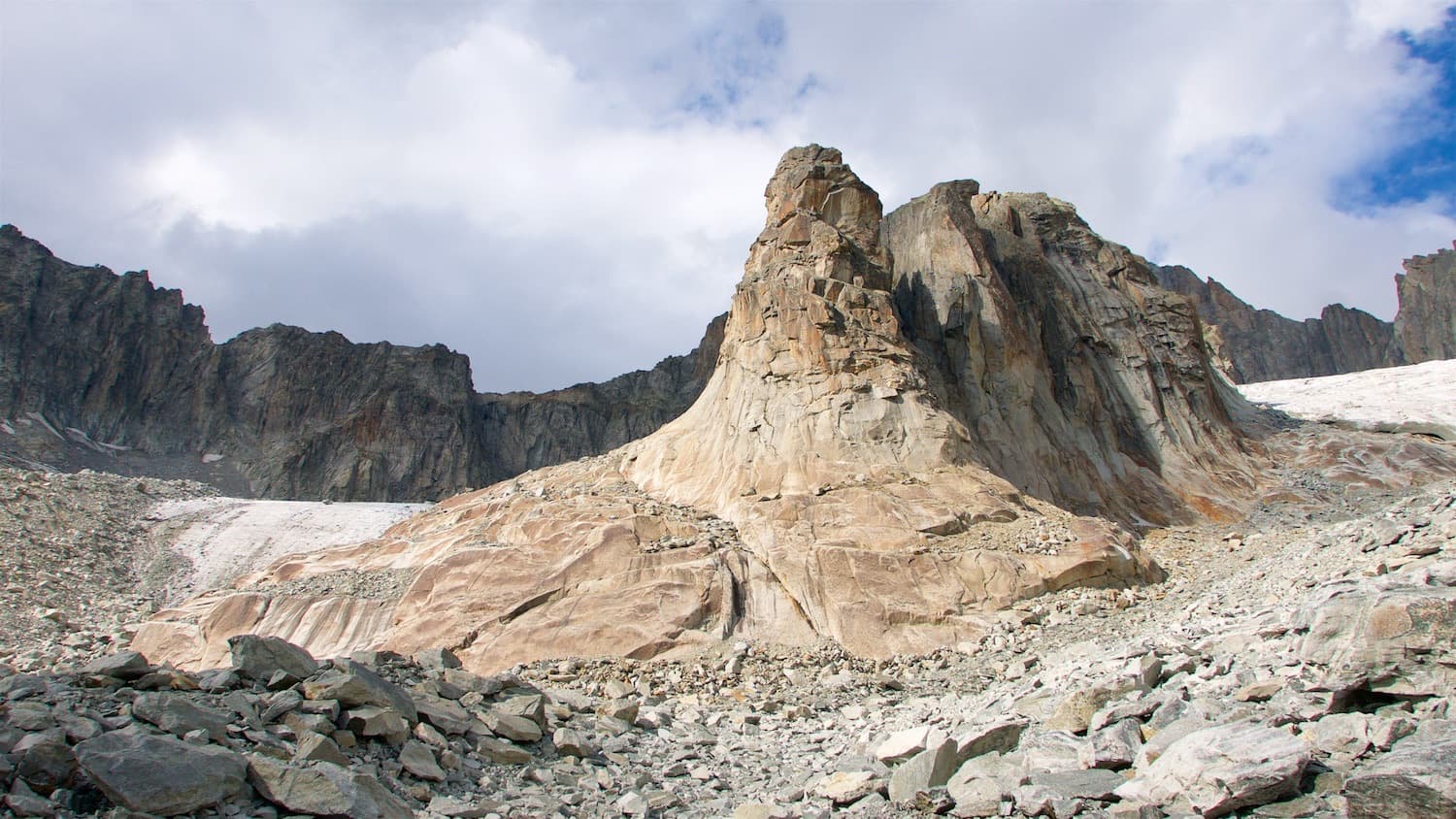 The Hannibalturm above the moraines of the Sidelen glacier