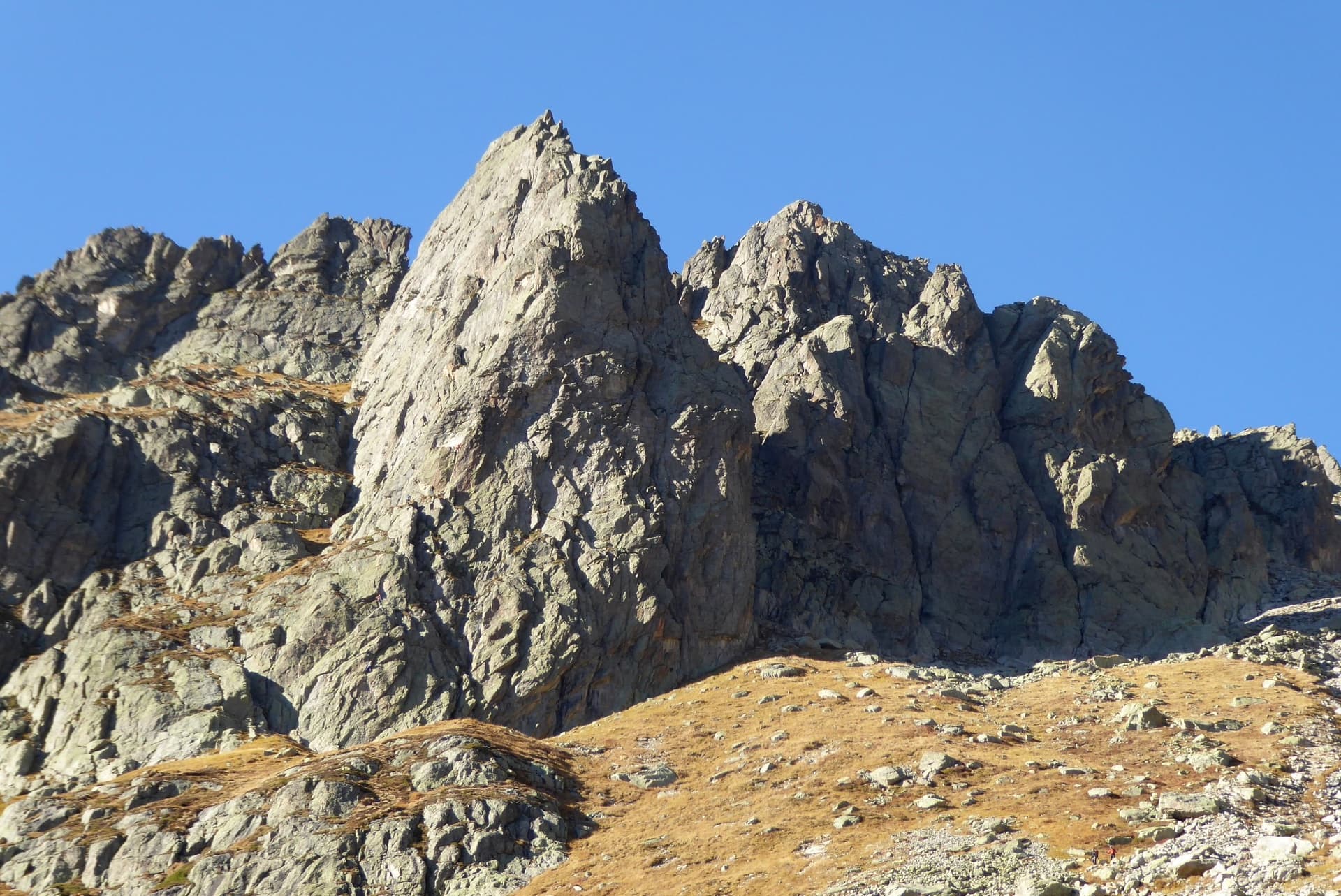 The Pfriendler pillar above the Susten Pass road, seen from the approach