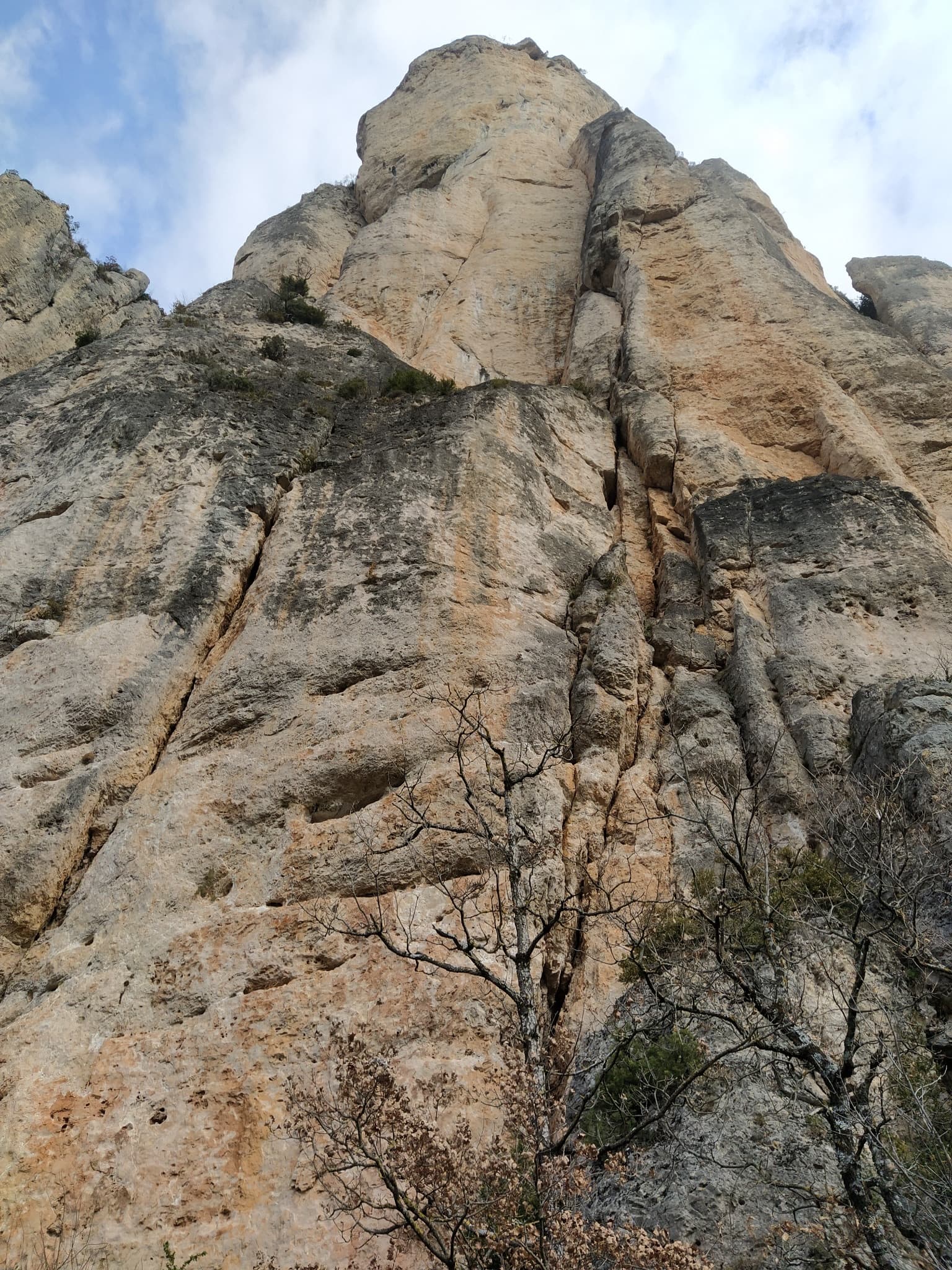 The wall of the Fusée sector seen from the foot of Gallo Loco