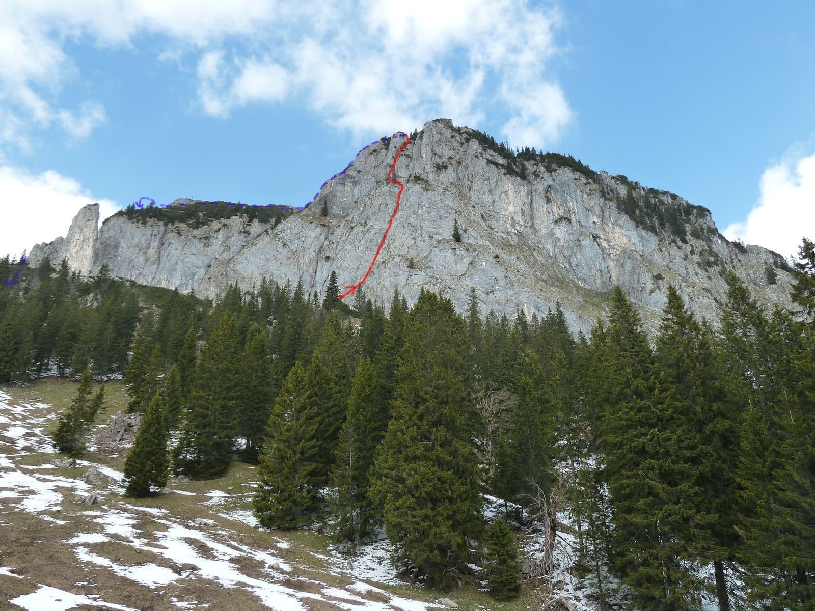 Buchstein south face from the approach, with the Schmankerl line in red and the walk-off towards the Tegernseer Hütte dotted