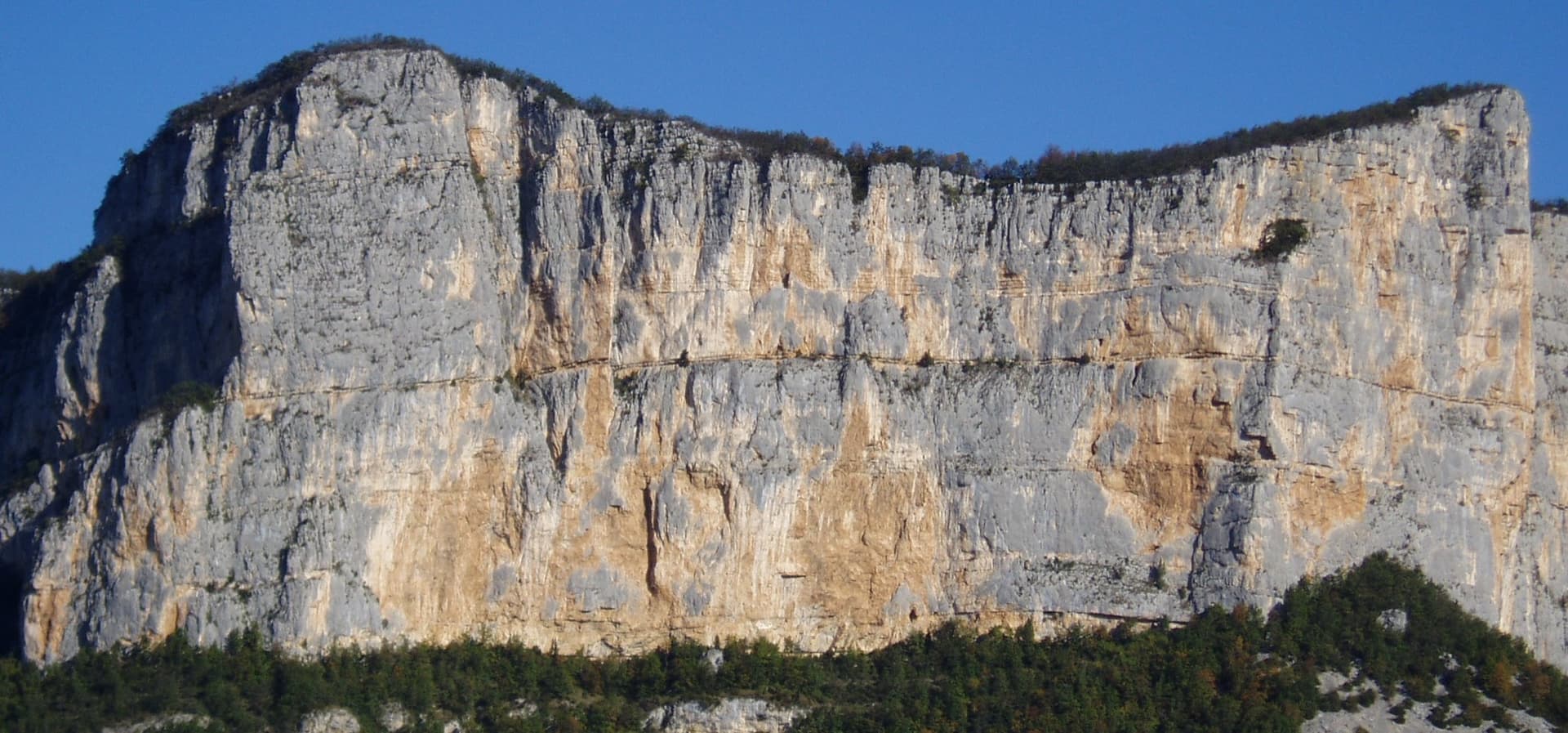 The Buis and Chrysanthèmes sectors of the Presles cliffs
