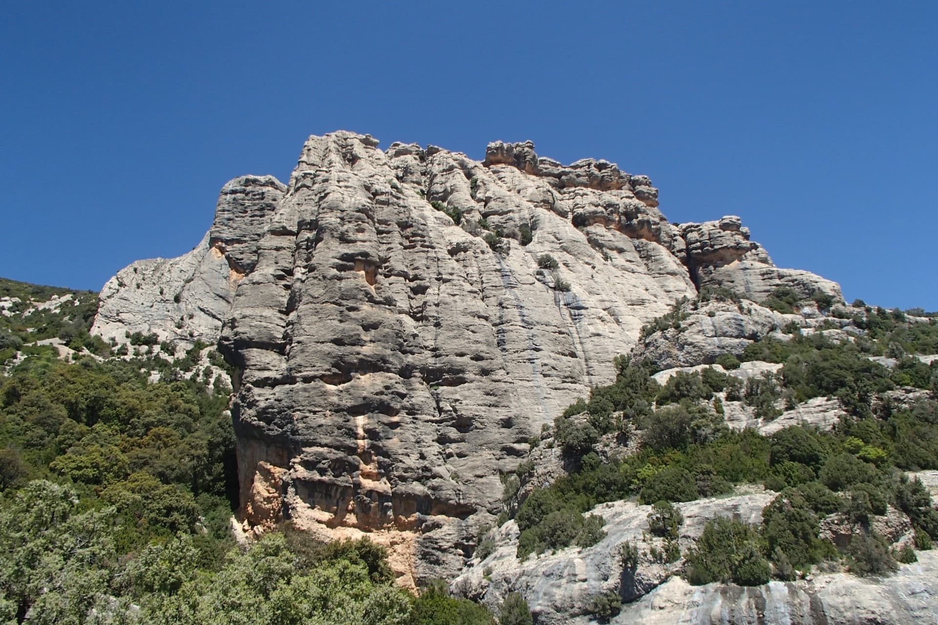 The main spur of Peña Predicadera seen from below, photographed on a 2024 ascent of Espolón Guanchinfú