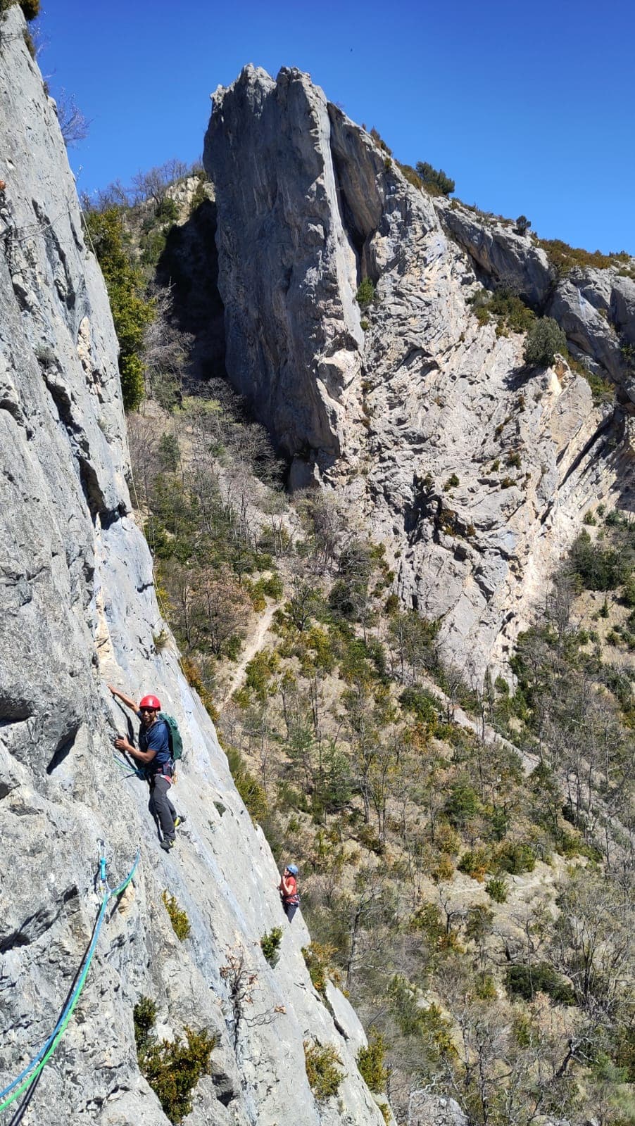 Setting off on the traverse pitch of Le Maître de la danse on the Pilier W de l'Ascle, Orpierre