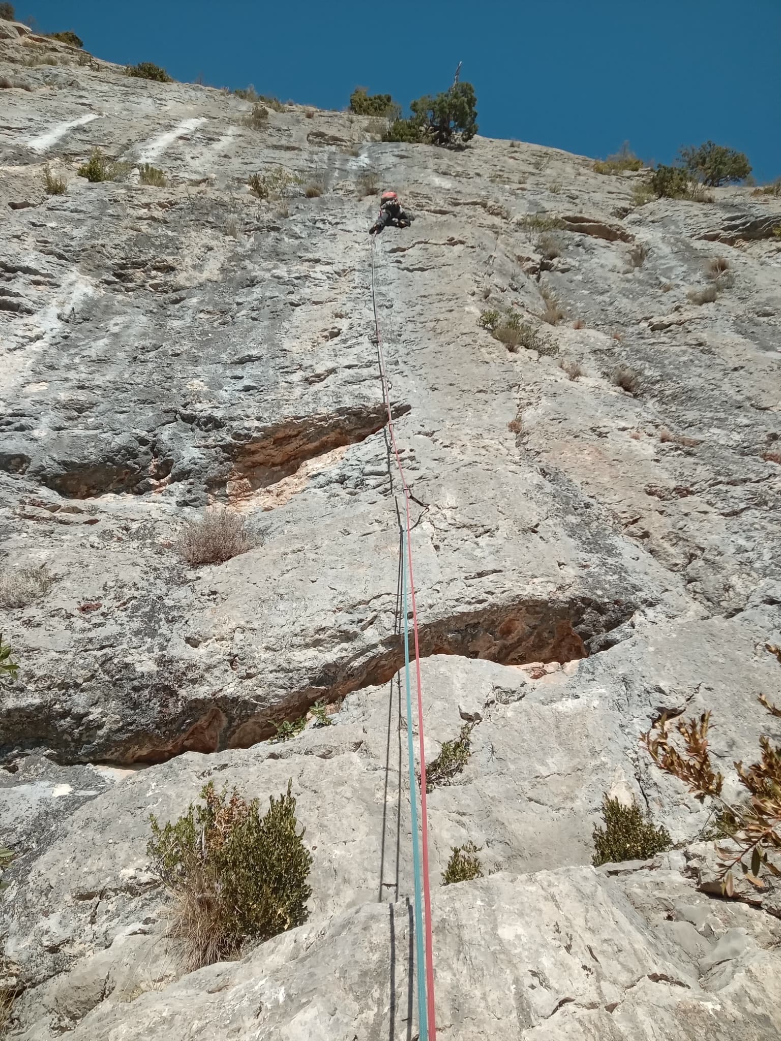 The long, steep first pitch of Du cidre pour les étoiles on the Quiquillon, Orpierre