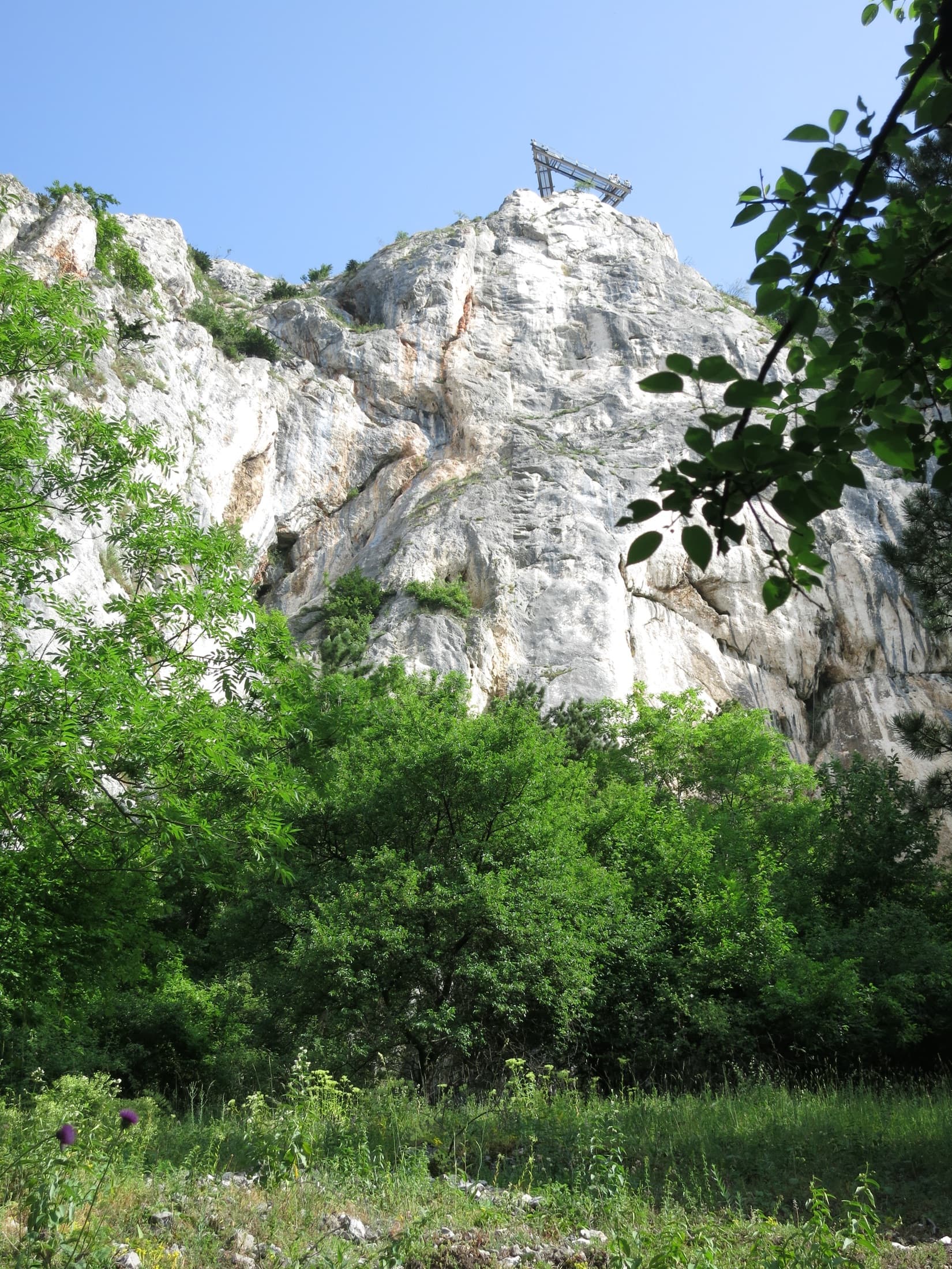 The Sonnenuhrwand on the Hohe Wand, with the Skywalk viewing platform at the top