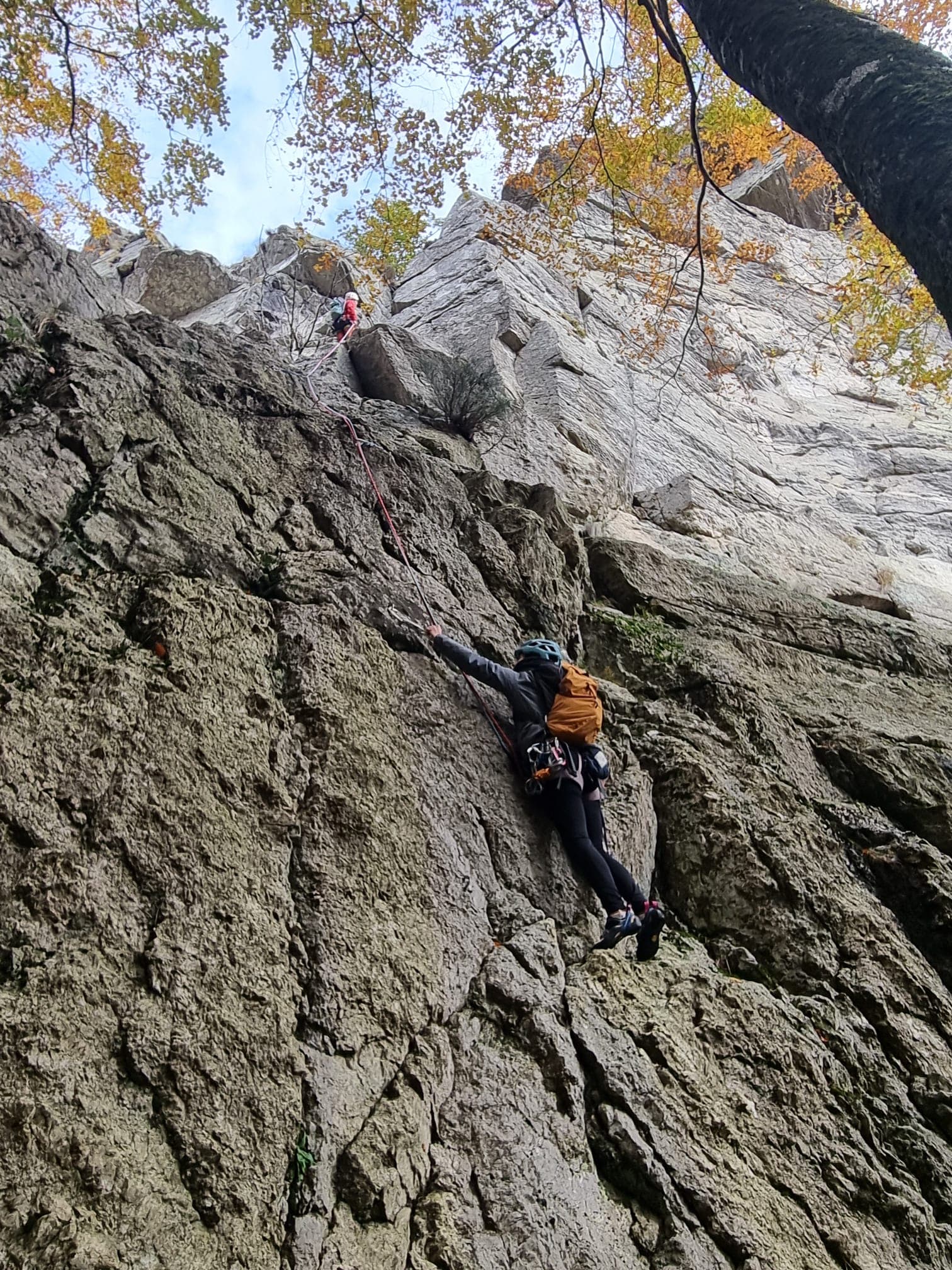 Pitch 1 of Arête pas claire on the Bastion de Cadiol, Caroux